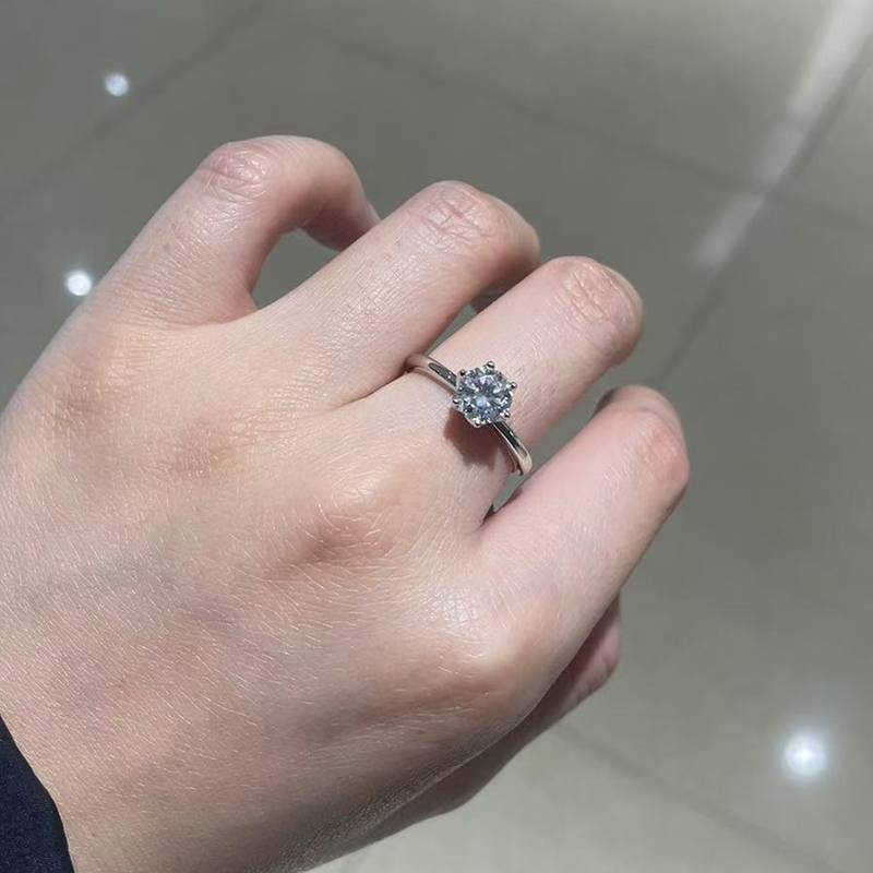 简约六爪Women's RingS925银镀白金定制选款主石Moissanite1.0ct/副石高碳钻